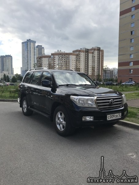 Ночью 18 августа в Приморском районе с улицы Оптиков 35 кор 1 был угнан автомoбиль Toyota Land Cruis...