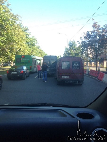 На проспекте Шаумяна авария, у транзита отказали тормоза