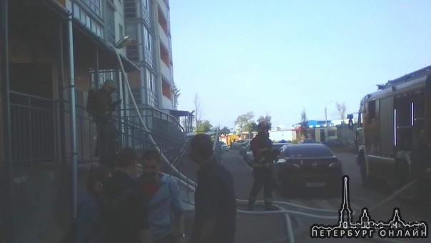 Пожар в п. Ленсоветовский в доме 246 по Московскому шоссе , на 2 этаже