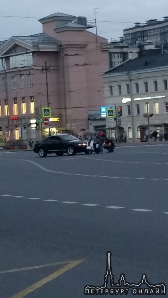 У Московских ворот в ДТП попали табуретка и Мустанг