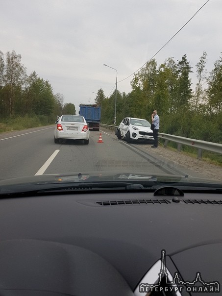 В Кировске на Железнодорожной товарищи разложились, проезд по встречке, но пробаса нет. Правда, как ...