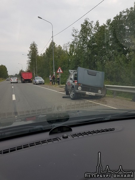 В Кировске на Железнодорожной товарищи разложились, проезд по встречке, но пробаса нет. Правда, как ...