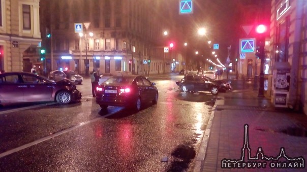 5 автомобилей столкнулись на перекрестке улиц Восстания и Некрасова. все живы.