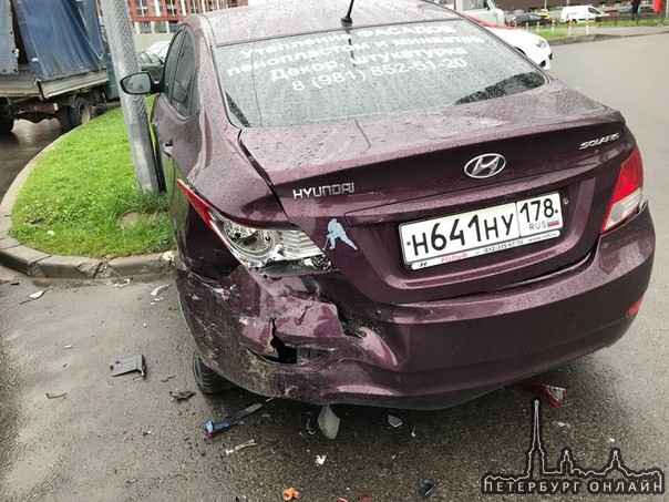 Утром 26 августа возле дома 67 на Комендантском проспекте в 05:15 было совершено ДТП водитель гол...