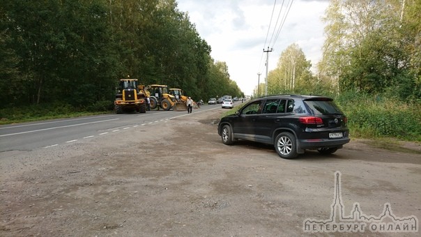 Красносельское шоссе за Новосельем перекрыто полностью, объезжайте.