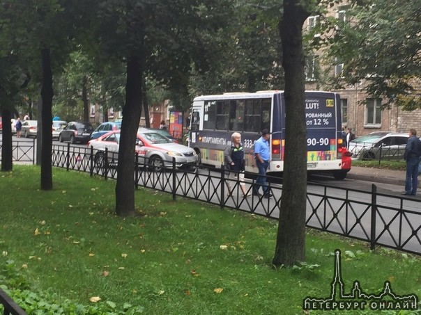 Сошлись два самых опасных существа на дороге маршрутчик и таксист, по проспекту Елизарова от улицы С...