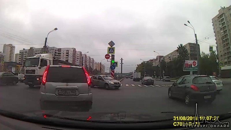 Видео сегодняшнего ДТП на проспекте Большевиков, напоминаем вам, что на этом перекрестке изменилась ...