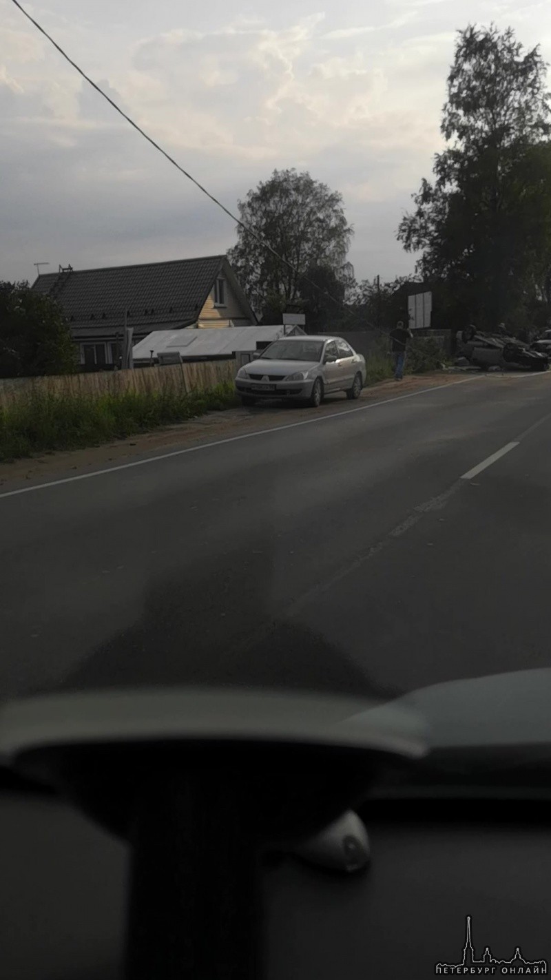 На Колтушском шоссе у ПМК, автомобиль его на крышу , провода и столб поперёк дороги