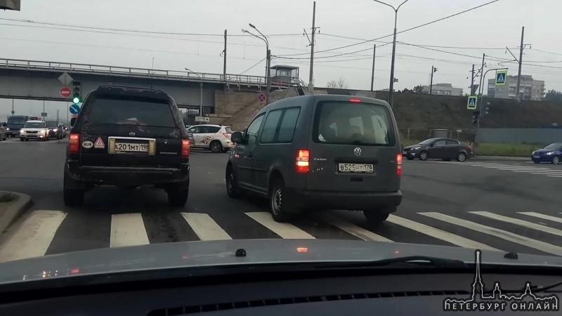 На перекрестке Зольной и Октябрьской набережной сбит велосипедист