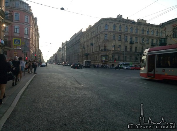 По Среднему проспекту трамваи на Ваське встали. Плотно