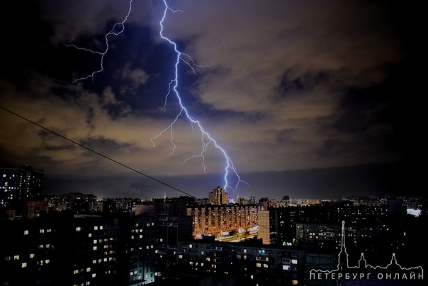 Пока в Зеленогорске град и потоп, в Санкт-Петербурге получилось заснять пару кадров красоты ночной ...