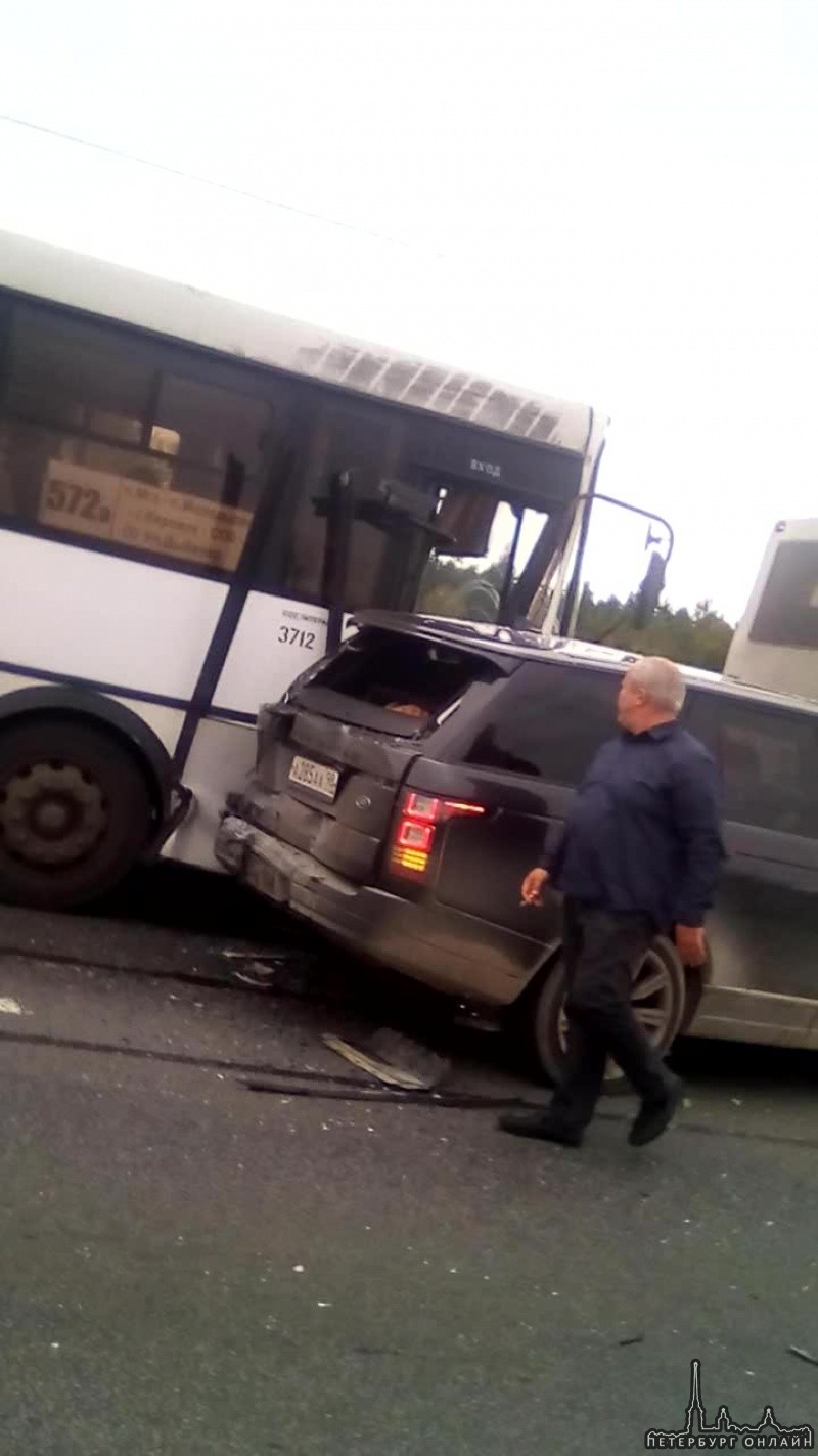 На Мурманском шоссе , пострадавших нет, автобус из МГИ 572