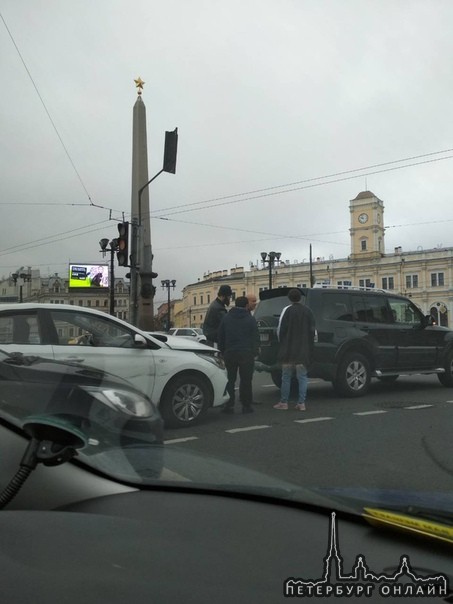 Дукалису въехали в зад на плВосстания