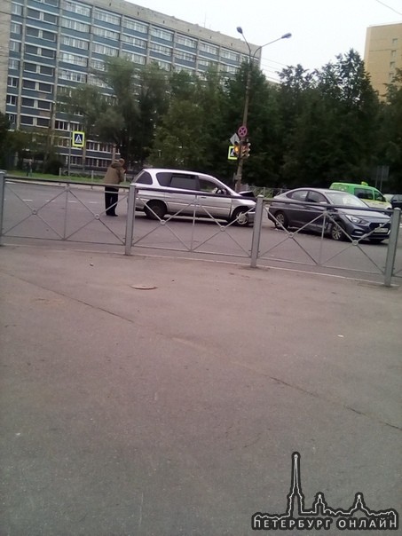 Дтп на пересечении Кузнецовой и Новоизмайловского. Перекрыли проезд в сторону Ленинского проспекта