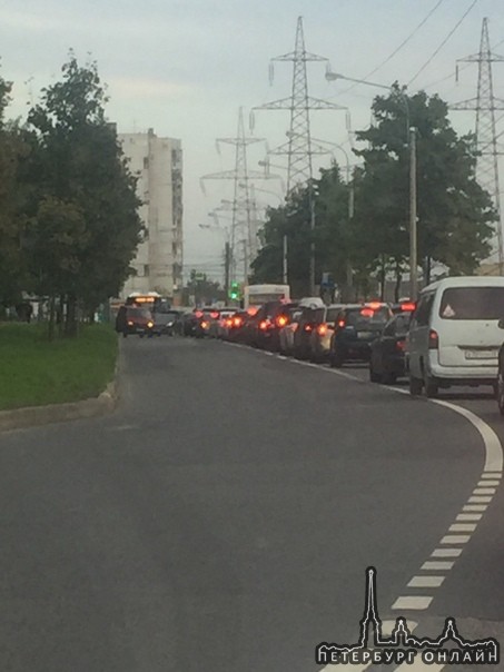 На Малой Балканской столкнулись 3 машины. Сильно мешают проезду. Автобусы стоят в обе стороны.