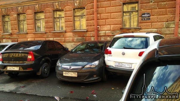 Мерс выезжал с парковки на улицу Чайковского 3, а юдраЙФ очень спешил, в результате 4 а/м повреждено...