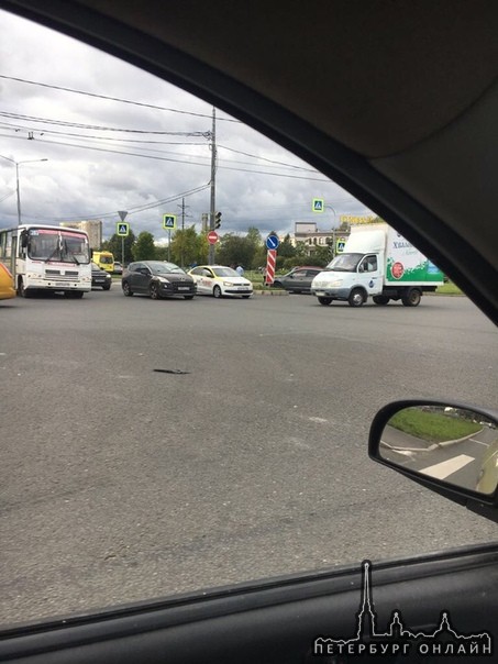 На перекрёстке Светлановского и Северного проспектов второй день не работает светофор