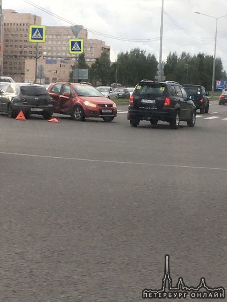 На перекрёстке Светлановского и Северного проспектов второй день не работает светофор