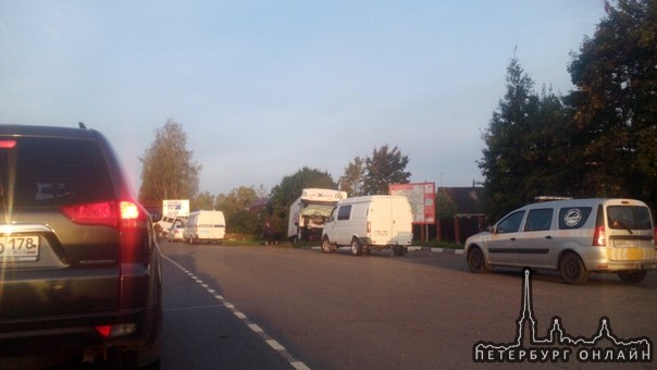 В Бегуницах на Таллинском шоссе страшная авария, в яндексе пишут много трупов. Микроавтобус с пассаж...