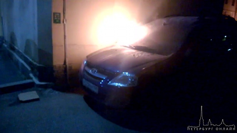 На Железноводской 26-28, ночью подожгли две машины.