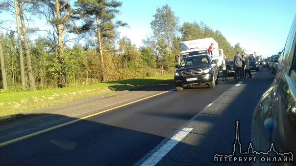 На Московском шоссе быдло водитель Тойоты устроил драку.