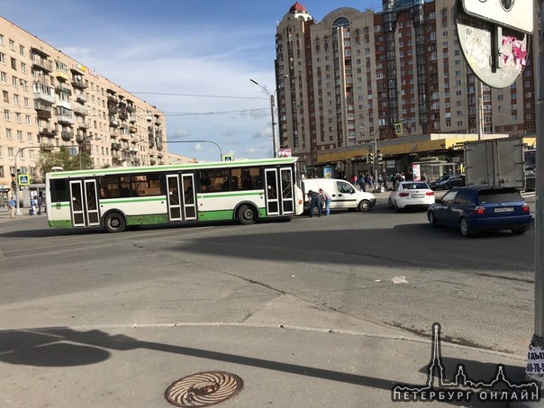 На перекрёстке Ленсовета и Звездной.