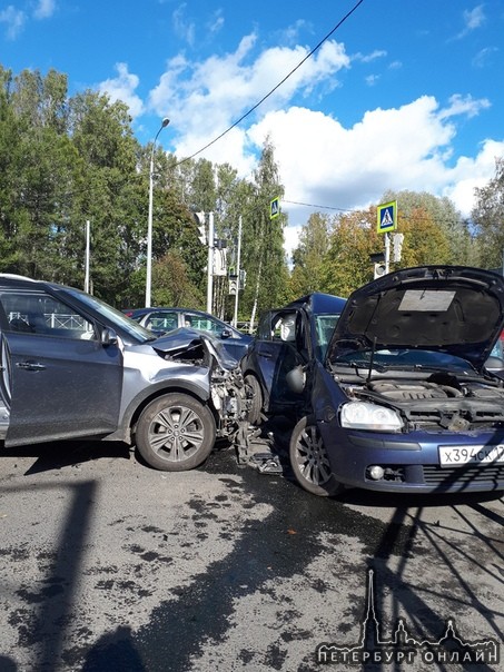 16 сентября 2018 на перекрестке Зеленогорского шоссе и пр. Ленина примерно в 14:00 произошло столкно...