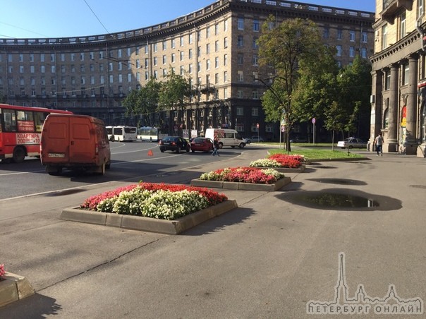 Не разъехались на круговом Комсомольской площади