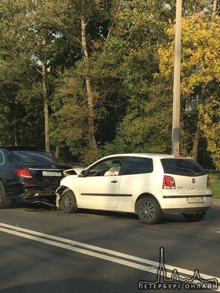 На Кубинской 56 водитель Гольфика очень дорого заплатит за невнимательность.