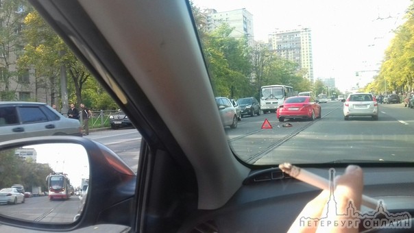 На проспекте Науки столкнулись Audi ТТ и мотоциклист