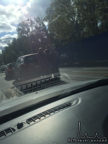 На Выборгском шоссе в Сертолово произошло два ДТП сразу.
