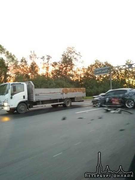 Авария на Софийской, перед КАД в сторону центра