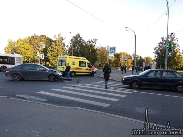 ДТП с пострадавшими случилось в Московском районе на перекрестке Новоизмайловского пр. и Бассейной ...