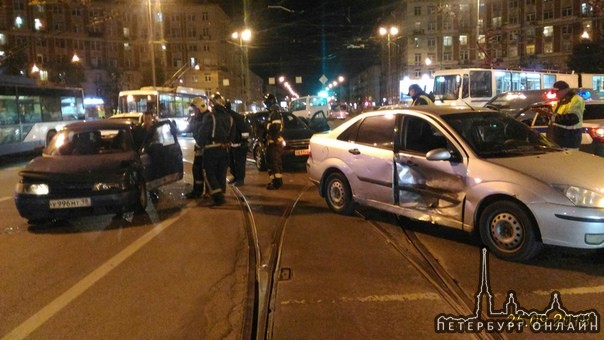 Вчера 25.09 в 21:40 на перекрёстке Новочеркасского и Заневского проспекта произошло дтп с участием т...