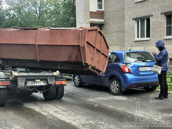 Киа остановил побег ПУХТО с с мусоровоза на ул. Шевченко