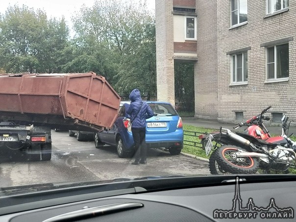 Киа остановил побег ПУХТО с с мусоровоза на ул. Шевченко