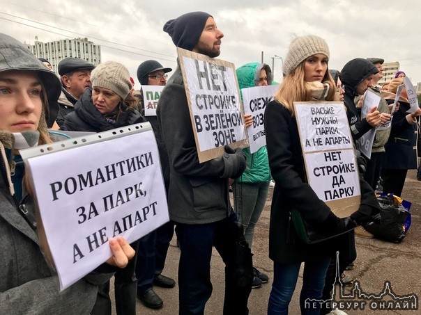 На Васильевском острове прошел очередной митинг в защиту парка в устье Смоленки