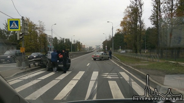 Лансер и 15ха не поделили последний светофор на Рябовском шоссе, перед КАДом, если ехать из Всеволо...
