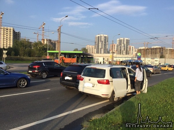 В связи с разногласиями сторон при разборе ДТП, ищем свидетелей ДТП от 07.09.2018 на пр. М.Блюхера д...