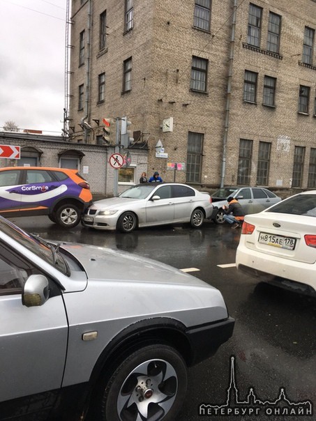 Приора в Бумер, Бумер в Renault каршеринг на Бабушкина, напротив метро Ломоносовская.