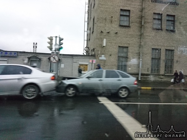 Приора в Бумер, Бумер в Renault каршеринг на Бабушкина, напротив метро Ломоносовская.