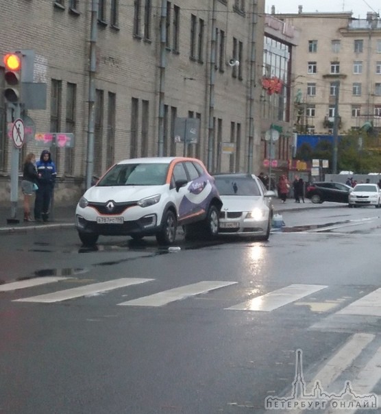 Приора в Бумер, Бумер в Renault каршеринг на Бабушкина, напротив метро Ломоносовская.