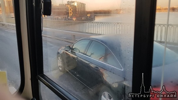 Авария на Кантемировском мосту в сторону Петроградской