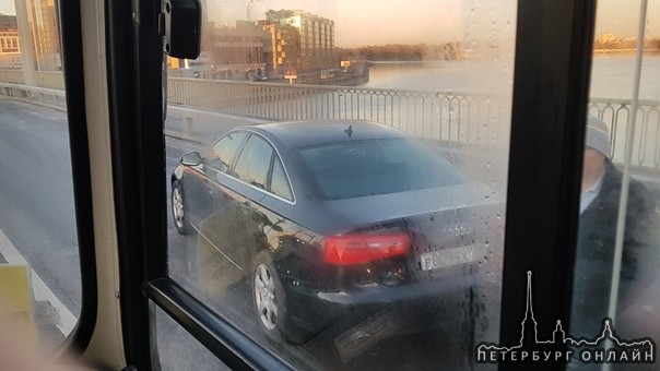 Авария на Кантемировском мосту в сторону Петроградской