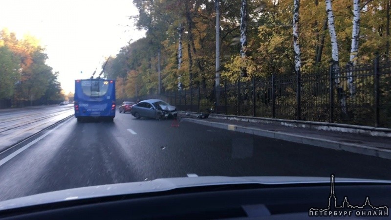 На политехнической улице столкнулись VW и Газель каравай. Девушка двигалась в сторону площади мужест...