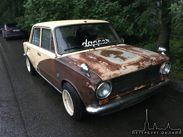 В ночь на 8 октября в Невском районе на улице Дыбенко был угнан автомобиль ВАЗ 21013 , 1974 года вы...