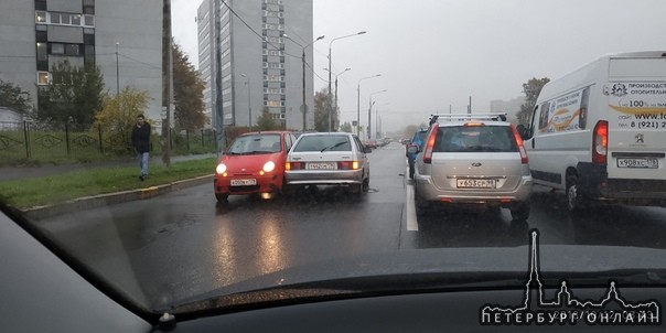 В кармане вдоль Стачек,напротив Лукойла. Объездунам пробок по встречке посвящается.