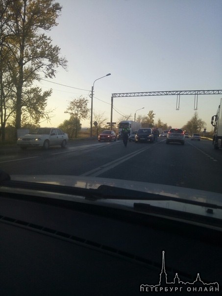 На Московском шоссе в сторону Москвы не доезжая Ленсоветовского авария, левый ряд.