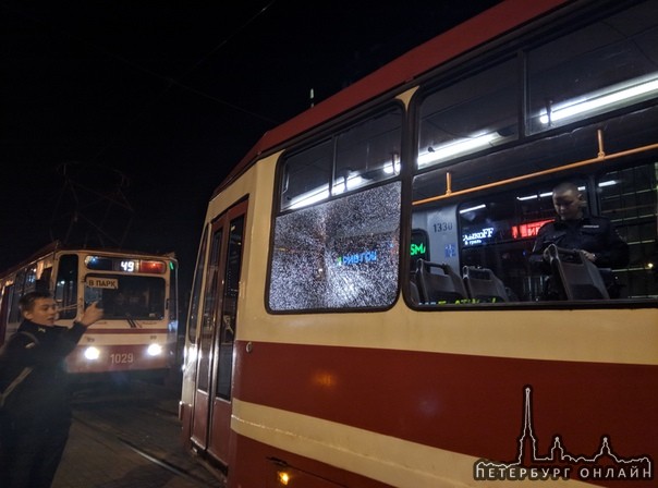Петербургский Горэлектротранс просит очевидцев помочь в сборе информации о нападениях на трамваи на ...