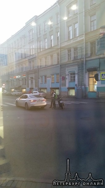 На перекрестке Казанской и Вознесенского - встретились мотоциклист и водитель Тойоты.